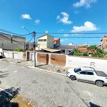 Kitnet Aconchegante com Varanda e Cozinha-2